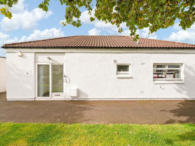 Alberta Avenue, Livingston EH54, 3 bed detached bungalow to rent, £1,350 pcm | PrimeLocation