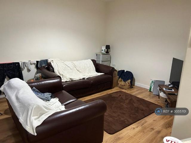 Albion Cottages, Pembroke Dock, SA72 2 bed terraced house to rent £620 pcm £143 pw