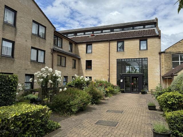 Albion Court, Chelmsford CM2, 1 bed flat to rent, £1,200 pcm | PrimeLocation