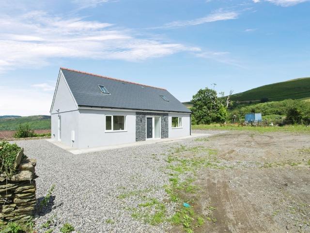 Albion Court, Pontypridd CF37, 4 bed property to rent, £1,450 pcm | PrimeLocation