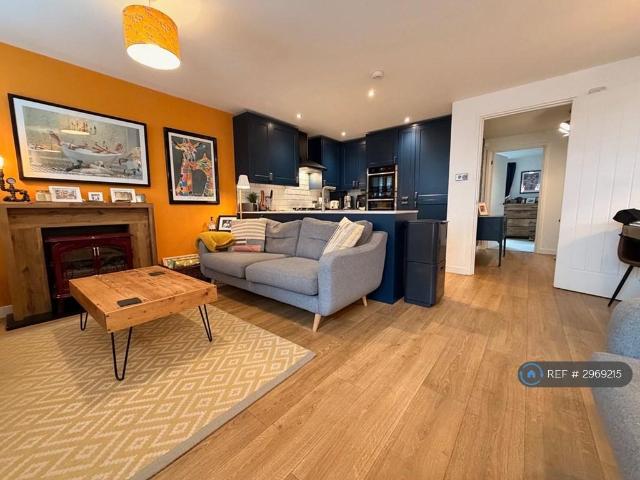 Albion Gardens, Edinburgh, EH7 2 bed flat to rent £1,600 pcm £369 pw