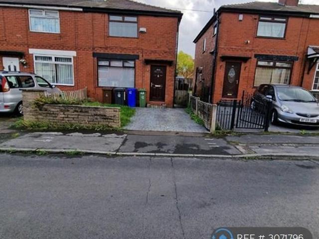 Albion Drive, Manchester, M43 2 bed semi detached house to rent £1,050 pcm £242 pw