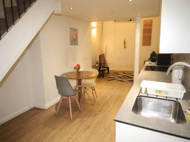 Albion House, 64a Vicar Lane, Bradford 1 bed flat to rent £585 pcm £135 pw