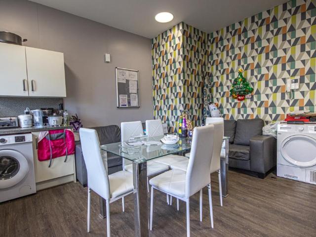 Albion House, St. James Street. 6 bed apartment to rent £3,900 pcm £900 pw