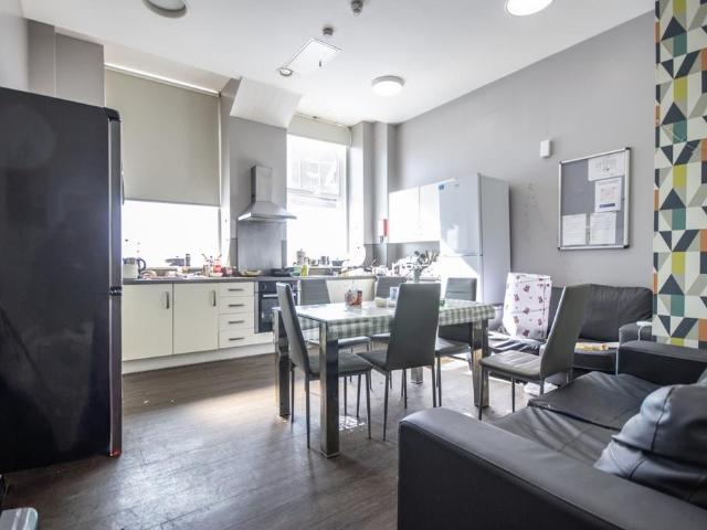 Albion House, St. James Street. 6 bed apartment to rent £3,900 pcm £900 pw