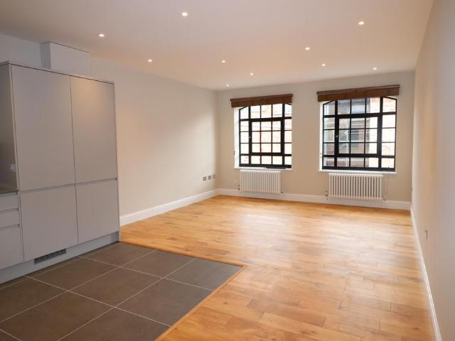 Albion Street, Birmingham. 2 bed apartment to rent £1,400 pcm £323 pw