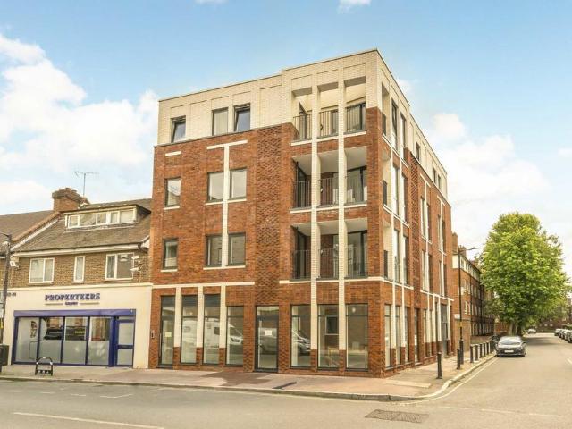 Albion Street, London SE16 Studio to rent £1,800 pcm £415 pw