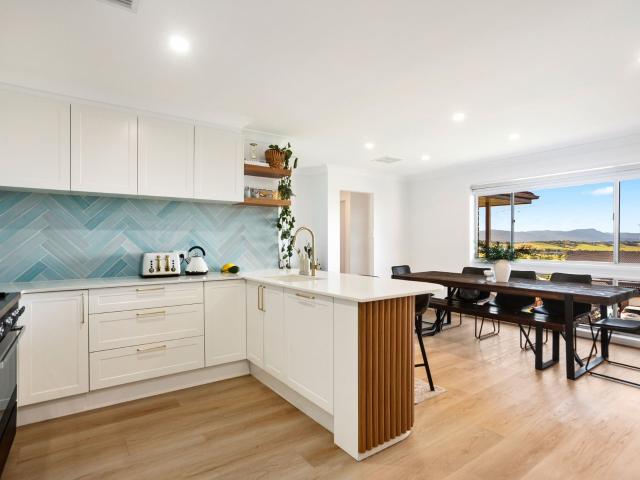 Albion Park, 24 Scenic Crescent