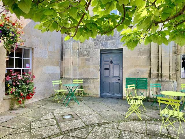 Albion Place, Devizes SN10, 2 bed flat to rent, £950 pcm | PrimeLocation