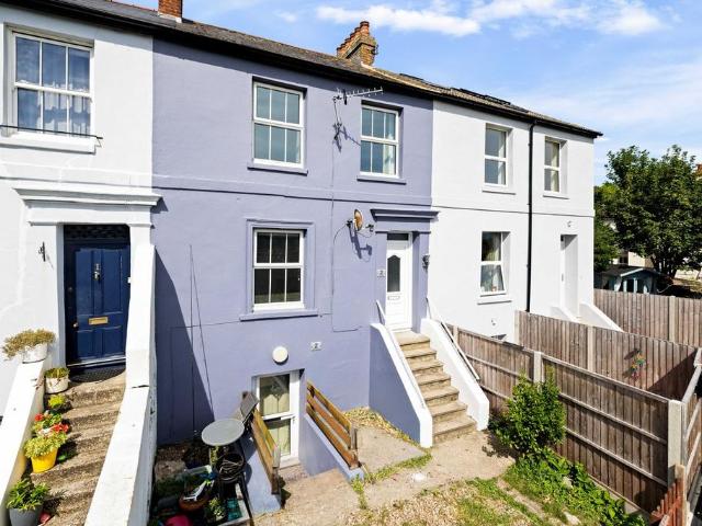 Albion Place, Hythe, CT21 3 bed apartment to rent £1,100 pcm £254 pw