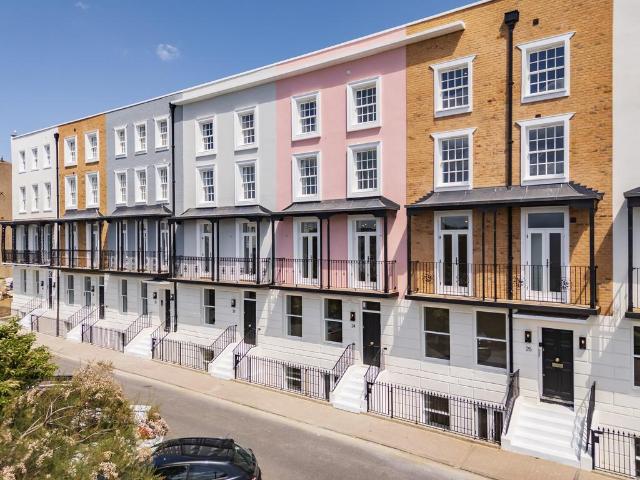 Albion Place, Ramsgate, CT11 3 bed flat to rent £1,700 pcm £392 pw