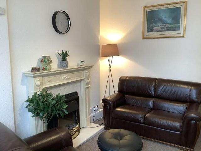 Albion Road, Edinburgh EH7, 1 bed flat to rent, £2,000 pcm | PrimeLocation