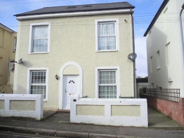 Albion Road, Gravesend, Kent, DA12 2SR 1 bed apartment to rent £900 pcm £208 pw