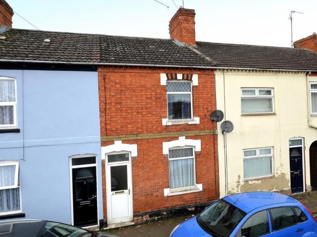 Albion Road, Northamptonshire NN16 2 bed terraced house to rent £925 pcm £213 pw