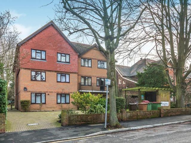 Albion Road, Surrey SM2 1 bed flat to rent £1,350 pcm £312 pw