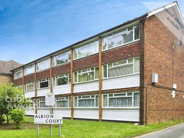 Albion Road Sutton SM2 2 bed apartment to rent £1,550 pcm £358 pw