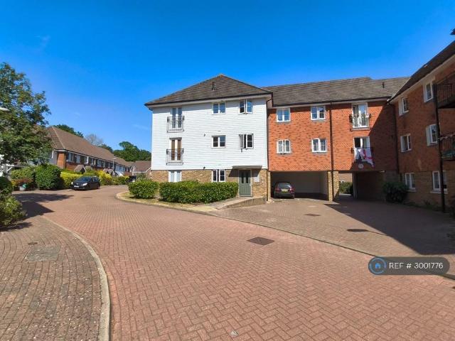 Albion Way, Edenbridge, TN8 2 bed flat to rent £1,350 pcm £312 pw