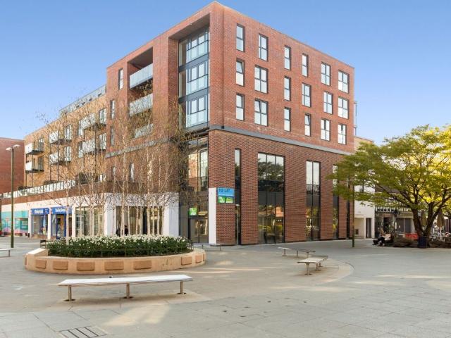 Albion Way, Horsham RH12, 2 bed flat to rent, £2,500 pcm | PrimeLocation