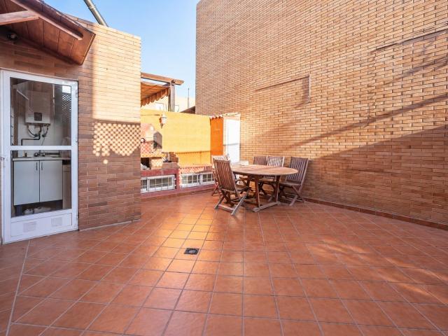 ALCAMPO ALMERIA: ADOSADO 5 HABITACIONES + 2 BAÑOS + 1 ASEO + SOTANO + BODEGA + PATIO
