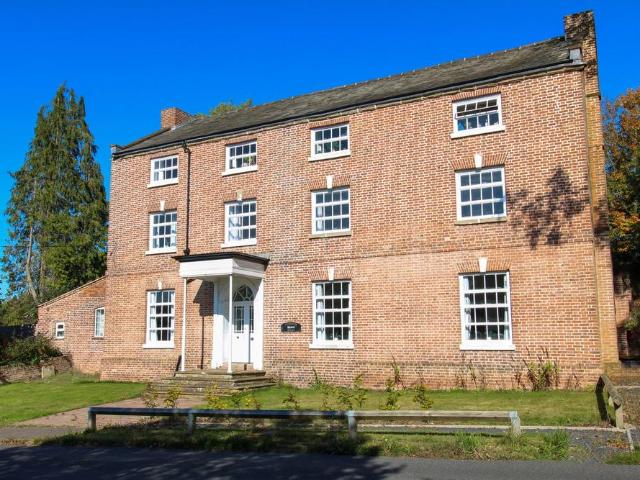 Alcester Road, Bromsgrove B60 1 bed apartment to rent £900 pcm £208 pw