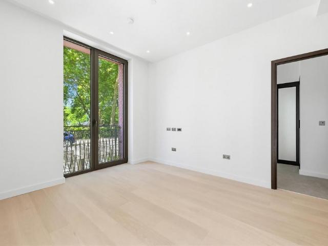 Alchindor Mansions, West End Gate. 2 bed apartment to rent £5,000 pcm £1,154 pw