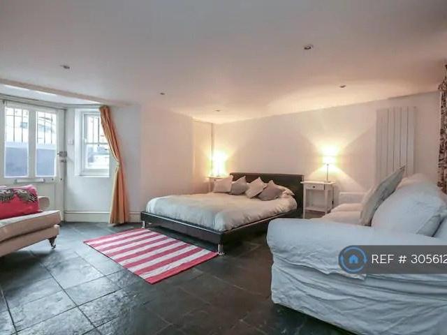 Alconbury Road, London, E5 Studio to rent £1,850 pcm £427 pw