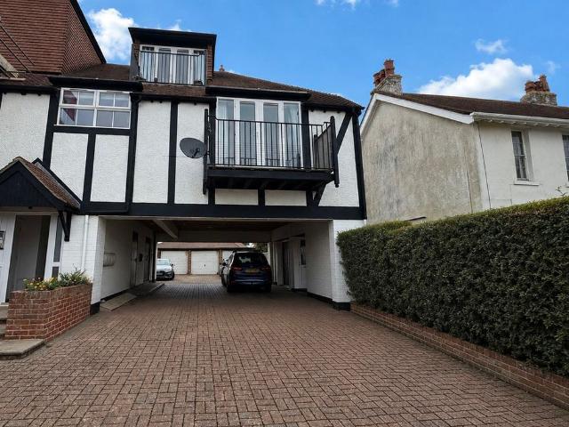 Aldwick Avenue, Bognor Regis PO21, 2 bed flat to rent, £1,495 pcm | PrimeLocation