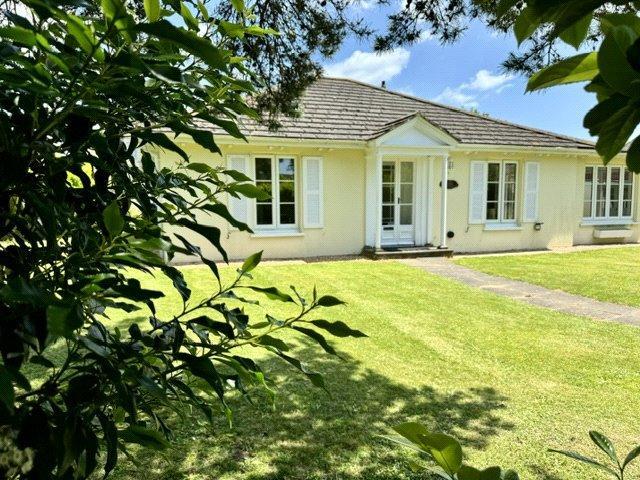Aldwick Bay, Aldwick, PO21 3 bed bungalow to rent £1,995 pcm £460 pw