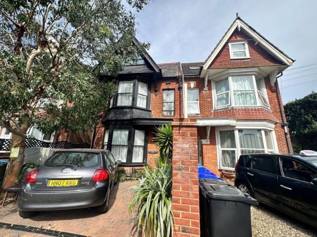 Aldwick Road, Bognor Regis PO21, 2 bed flat to rent, £1,350 pcm | PrimeLocation