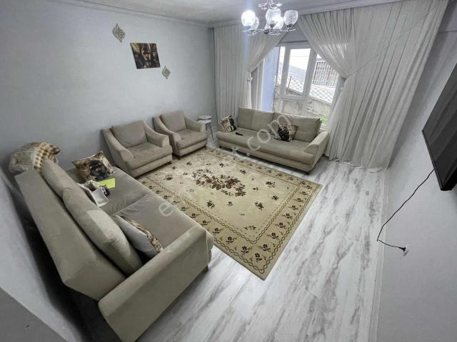 Çaldıran'da 3+1 Bağımsız Salon Orta Yapılı Geniş Daire