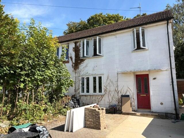 Aldbanks, Dunstable, Bedfordshire, LU6 3 bed semi detached house to rent £1,495 pcm £345 pw