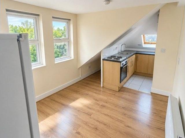 Aldborough Road South, Ilford IG3, 1 bed flat to rent, £1,100 pcm | PrimeLocation