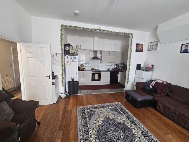 Aldborough Road South, Ilford IG3, 3 bed flat to rent, £1,975 pcm | PrimeLocation