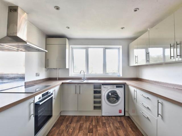 Aldebury Road, Maidenhead SL6, 2 bed maisonette to rent, £1,300 pcm | PrimeLocation