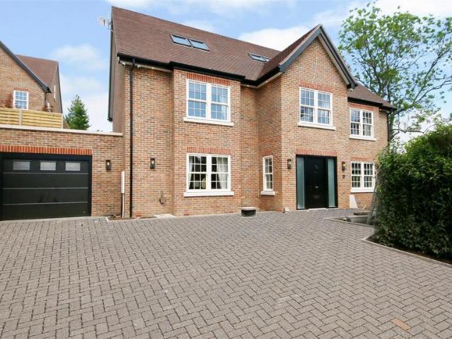 Aldenham Avenue, Radlett WD7 5 bed house to rent £11,500 pcm £2,654 pw