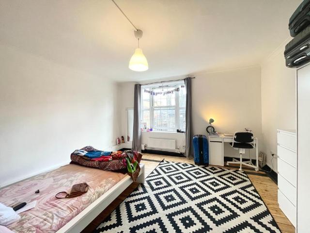 Aldenham Street, London NW1 2 bed flat to rent £2,800 pcm £646 pw