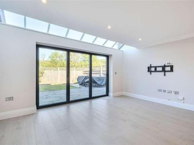 Alder Grove, Chilworth, Guildford, Surrey, GU4