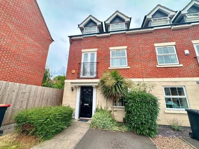 Alderman Close, Nottingham NG9, 4 bed shared accommodation to rent, £1,600 pcm | PrimeLocation