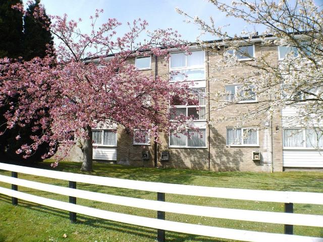 Aldermans Close, Welham Green AL9, 2 bed flat to rent, £1,500 pcm | PrimeLocation