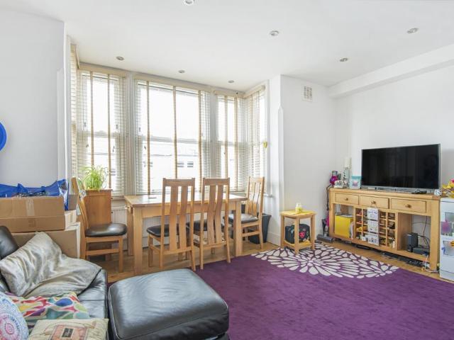 Aldermary Road, Bromley, Kent, BR1 2 bed flat to rent £1,700 pcm £392 pw