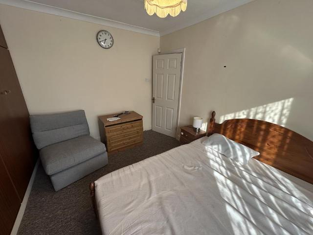 Alderney Gardens, Northolt UB5 1 bed in a house share to rent £760 pcm £175 pw