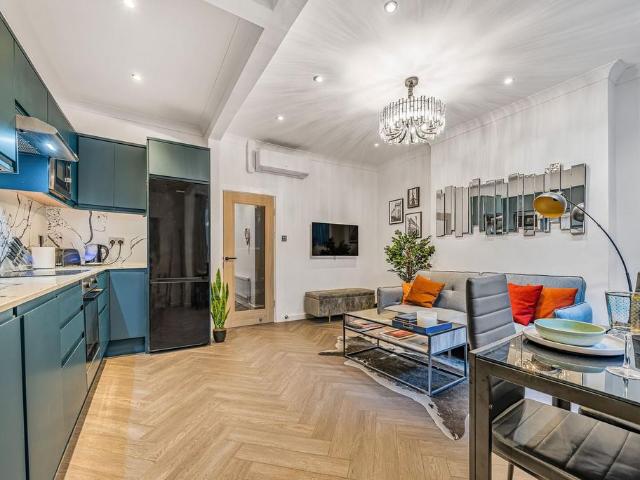 Alderney Street, Pimlico, London, SW1V 2 bed flat to rent £3,150 pcm £727 pw