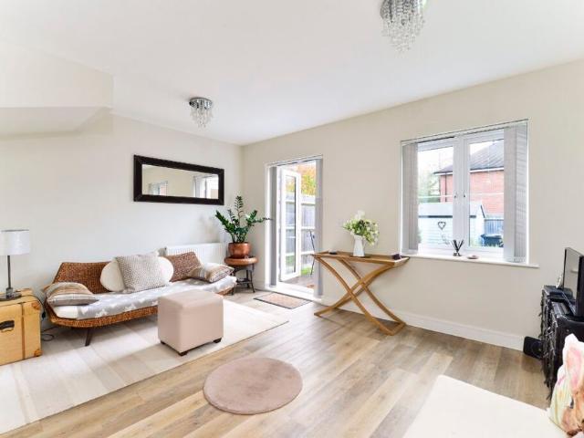 Alderbank Drive, Godalming, GU7
