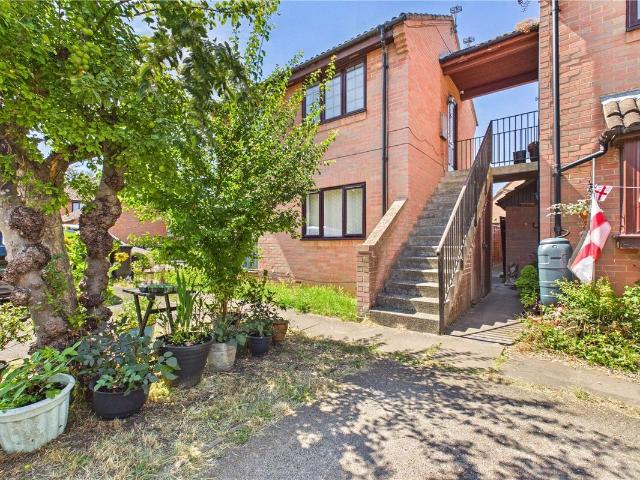 Alderfield Close, Theale, Reading, Berkshire RG7, 1 bed maisonette to rent, £1,000 pcm | PrimeLocation