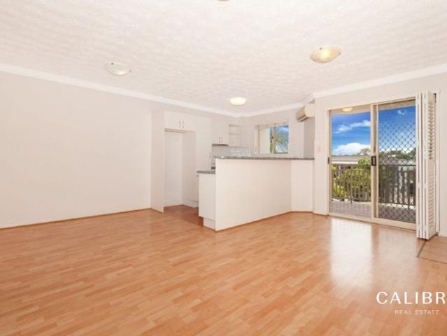 Alderley unit with spacious balcony! Walking distance to Train Station!
