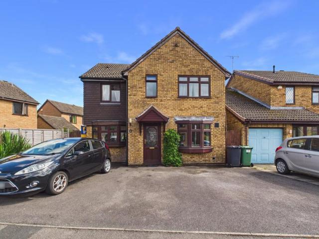 Alders Green, Longlevens, Gloucester. 4 bed detached house to rent £1,500 pcm £346 pw
