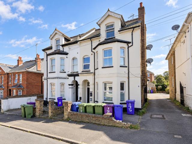 ALDERSHOT GU12 1 bed flat to rent £1,000 pcm £231 pw