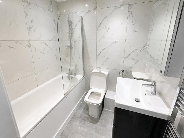 ALDERSHOT GU12 2 bed flat to rent £1,550 pcm £358 pw