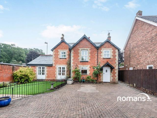 Aldershot Road, Church Crookham, Fleet GU52, 3 bed detached house to rent, £2,200 pcm | PrimeLocation