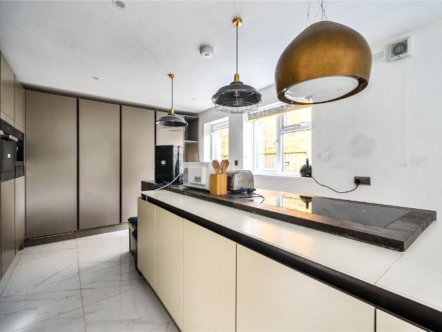 Aldershot Road, Fleet, Hampshire GU51, 5 bed detached house to rent, £2,850 pcm | PrimeLocation